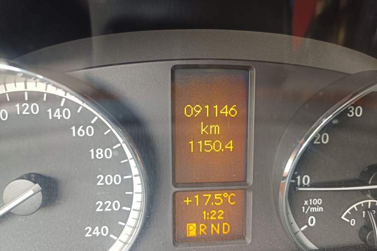 Used Mercedes-Benz Viano 2013 3.5L Haoci version Odometer Close Up