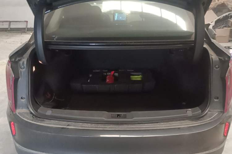 Used Hongqi E-QM5 2022 431 km Charge & Enjoy Edition Trunk