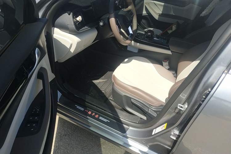 Used BYD Qin PLUS 2023 Champion Edition DM-i 55KM Leading Model
