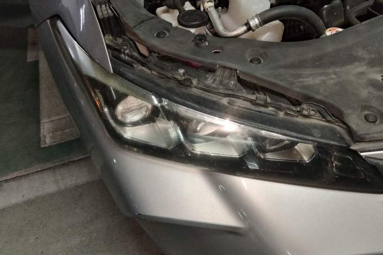 Used Toyota Avalon 2019 Dual-Engine 2.5L XLE Prestige Version China VI Standard Right Front Headlight