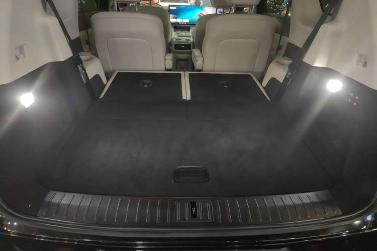 Used Chery T11 2026 Model 220 All-Wheel Drive Dual IMAX Theater Edition
