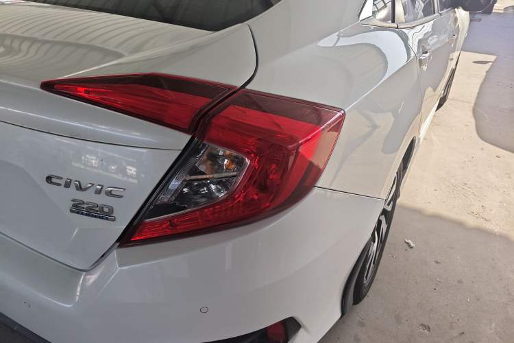 Used Honda Civic 2016 220TURBO CVT Luxury Edition
