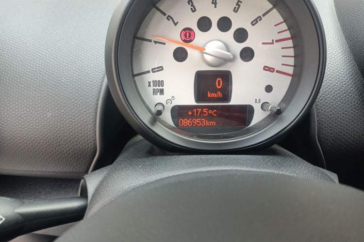 Used MINI Countryman  Odometer Close Up