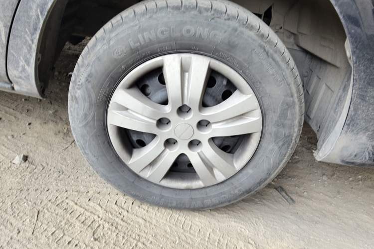 Used FORTHING Lingzhi 2023 M5L 1.6L Base Model 7 Seats
