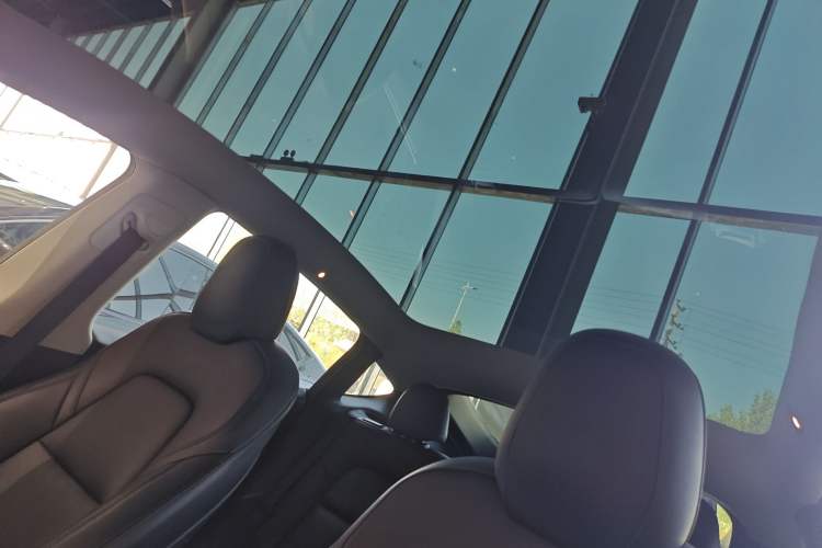 Used Tesla Model Y 2022 Rear-Wheel-Drive Version Headliner