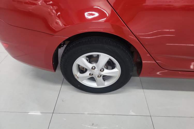 Used Hyundai Verna (older generation) 2016 1.4L Manual Smart GLS Trim Right Rear Wheel Hub