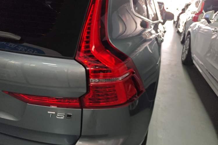 Used Volvo XC60 2021 T5 4x4 Smart Luxury Edition Exterior 3