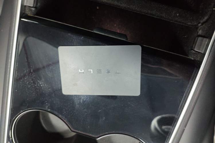 Used Tesla Model 3 2019 Long-Range Rear-Wheel-Drive Version Interior 1