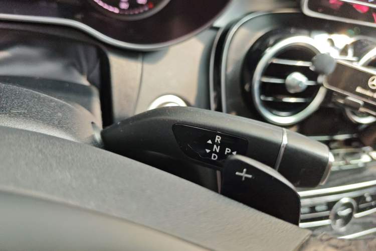 Used Mercedes-Benz C-Class 2018 C 180 L Fashion Edition Sport Version Gear Lever