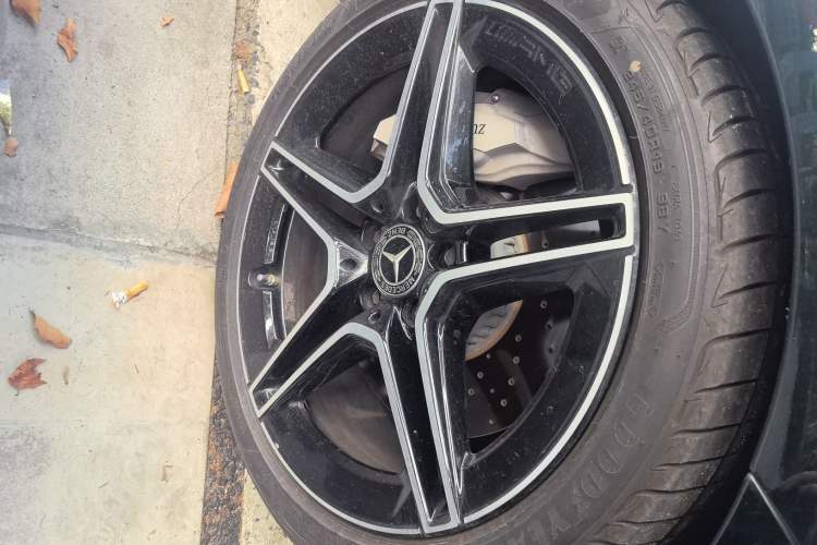 Used Mercedes-Benz CLS 2023 CLS 300 Luxury Model Right Front Wheel Hub