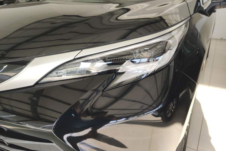 Used Toyota Sienna 2026 Model 2.5L Dual-Engine Four-Wheel-Drive Prestige Edition
