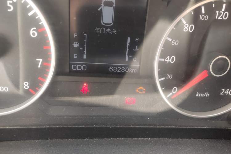 Used Yema T70 2016 1.8L Manual Value Edition Odometer Close Up