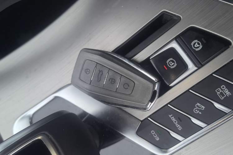 Used Geely Auto Coolray 2019 Sport Model 260T DCT Battle China V Standard Vehicle Key