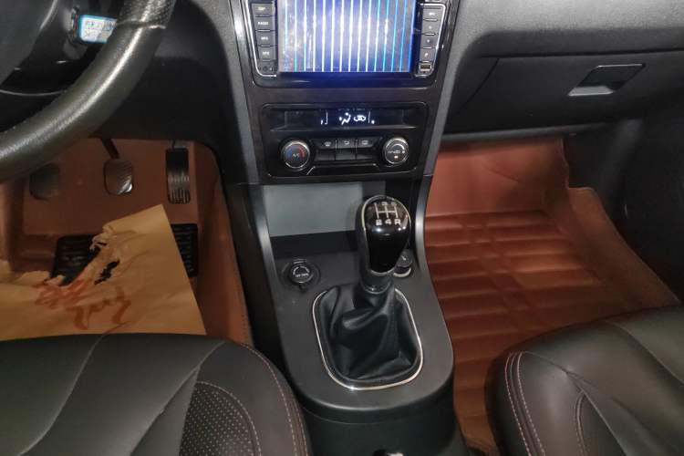 Used Dongfeng Fengon 370 2016 1.5L Manual Luxury 7-Seater
