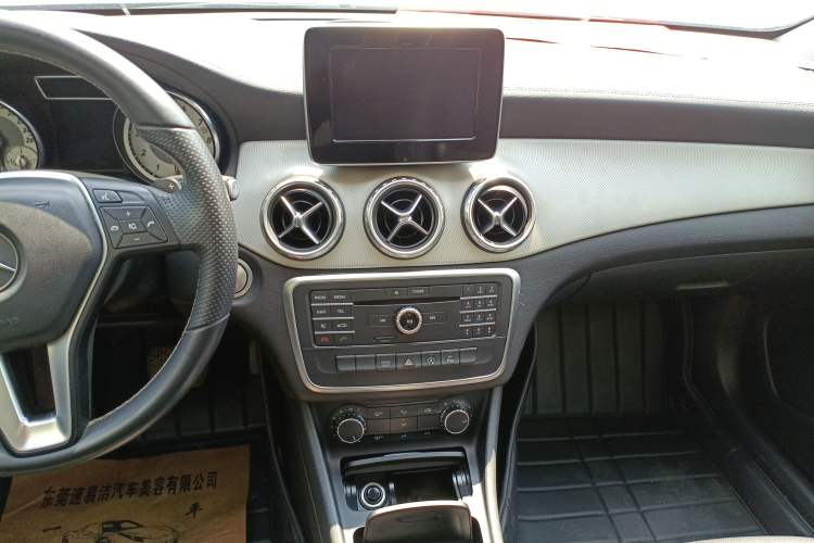 Used Mercedes-Benz GLA 2016 GLA 200 Fashion Model Audio And AC Panel