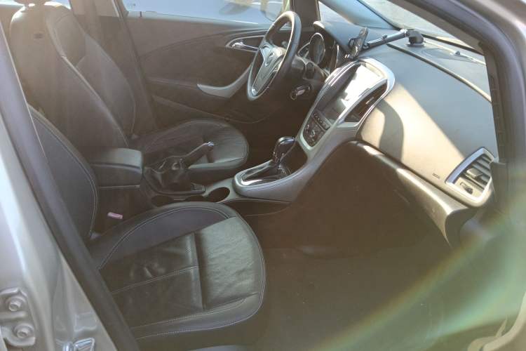 Used Buick GT 2011 GT 1.8L Automatic Fashion Edition Leather Model Right Front Seat