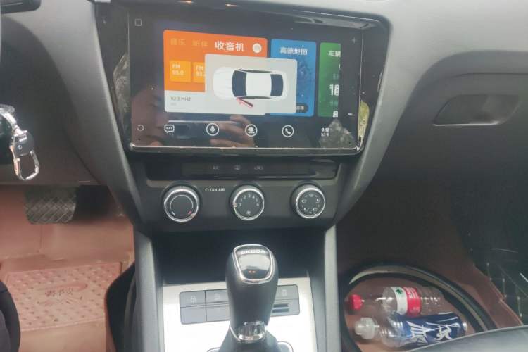 Used Skoda Octavia 2021 1.5L Automatic Comfort Edition Audio And AC Panel