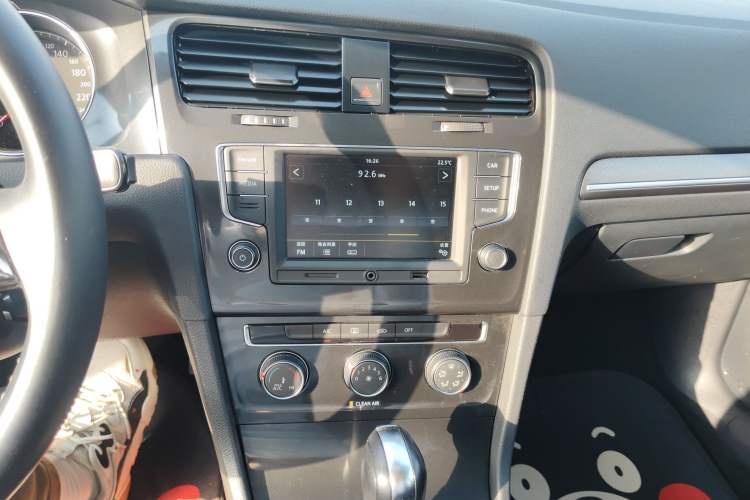 Used Volkswagen Golf 2017 1.6L Automatic Comfort Million-Vehicle Anniversary Edition
