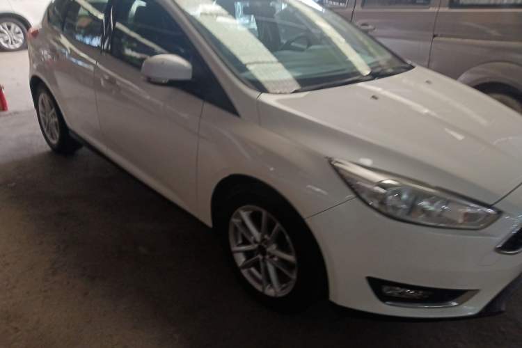 Used Ford Focus 2015 Hatchback EcoBoost 125 Automatic Supreme Style Edition