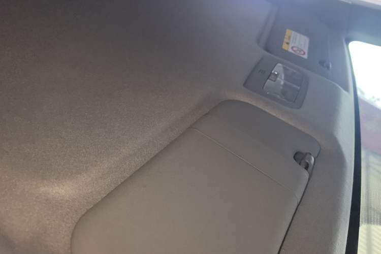 Used Toyota YARiS L Zhi Xiang 2019 1.5G CVT Xuan Dong Sunroof Version China VI Standard Headliner