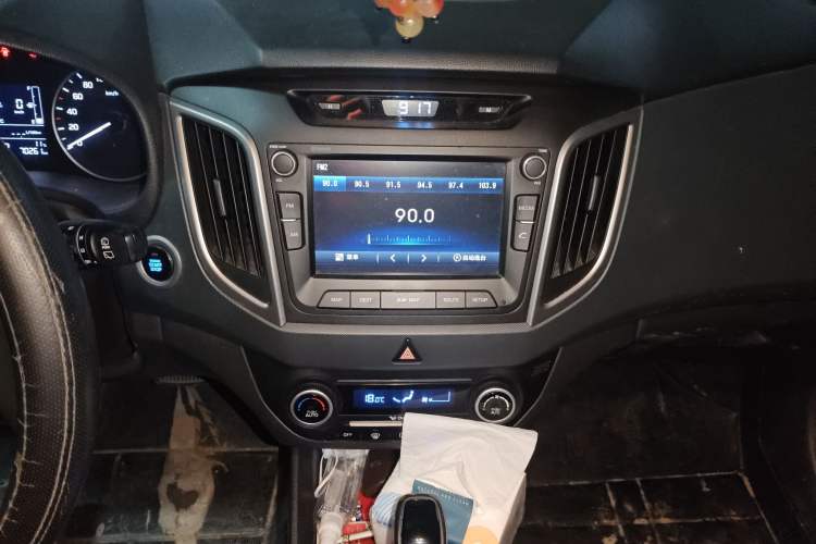 Used Hyundai ix25 2015 1.6L Automatic Two-Wheel-Drive Deluxe DLX Model
