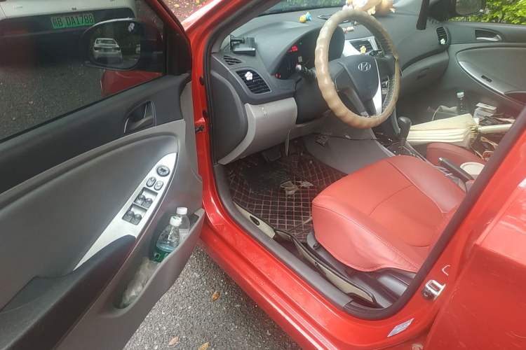 Used Hyundai Verna (older generation) 2014 1.4L Automatic Smart GLS Driver Seat