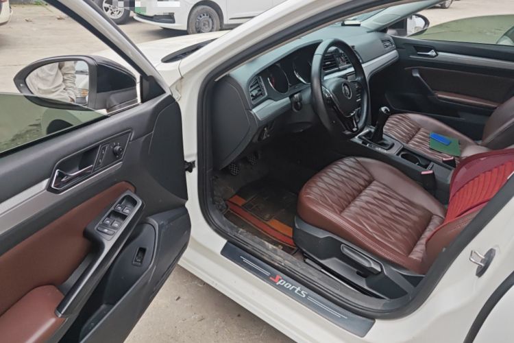 Used Volkswagen Lamando 2015 230TSI Manual Trend Edition Driver Seat