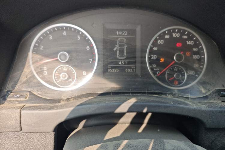 Used Volkswagen Tiguan 2010 1.8 TSI Manual Two-Wheel Drive Urban Edition Odometer Close Up