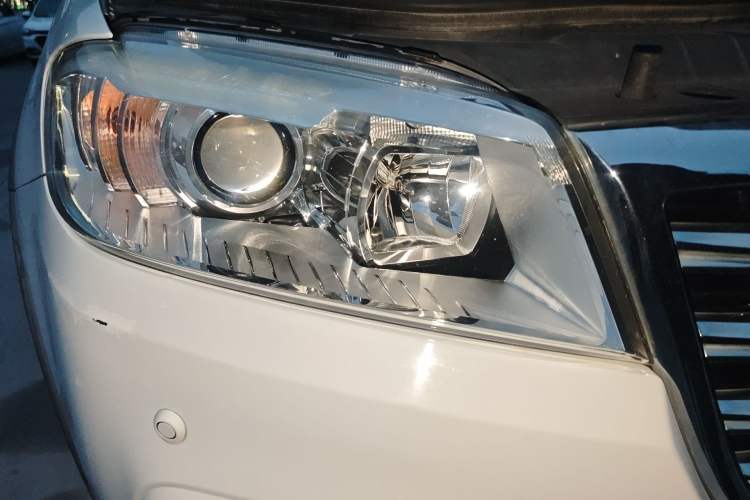 Used Haval H6 2015 Sport Edition 1.5T Manual Two-Wheel Drive Elite Model Right Front Headlight