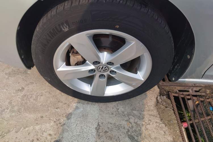 Used Volkswagen Santana 2015 1.6L Manual Comfort Edition Exterior 4