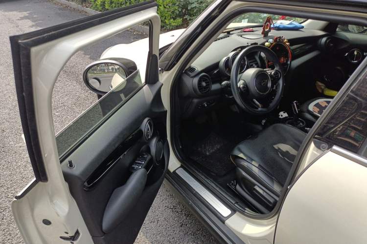 Used MINI 2019 1.5T COOPER Classic Edition Five-Door Version Driver Seat