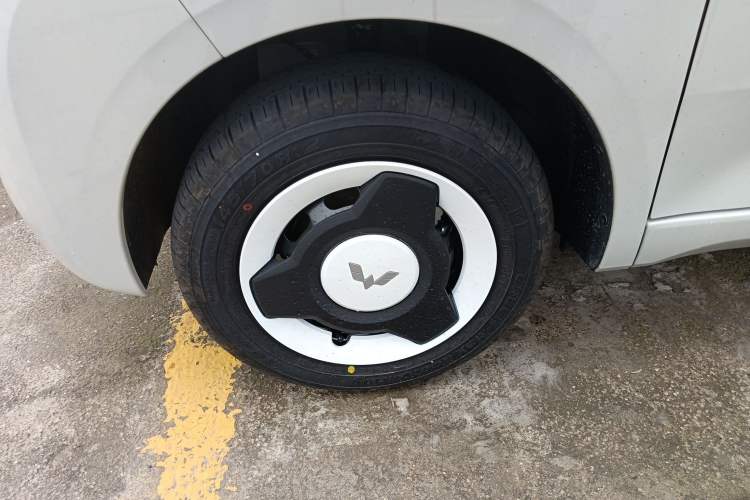 Used Wuling Hongguang MINIEV 2024 3rd Generation 215km Youth Edition Left Front Wheel Hub