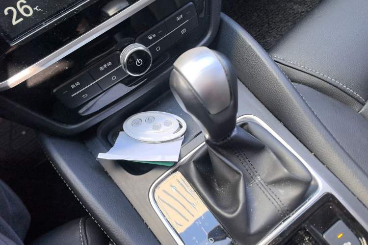 Used BYD Song MAX 2018 1.5T Automatic Smart Connect Luxury 6-Seater Gear Lever