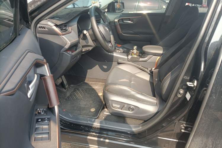 Used Toyota Wildlander 2024 Dual-Motor 2.5L E-CVT Two-Wheel Drive Luxury PLUS Edition