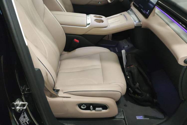 Used XPeng X9 2025 740 Ultra-Long Range Max
