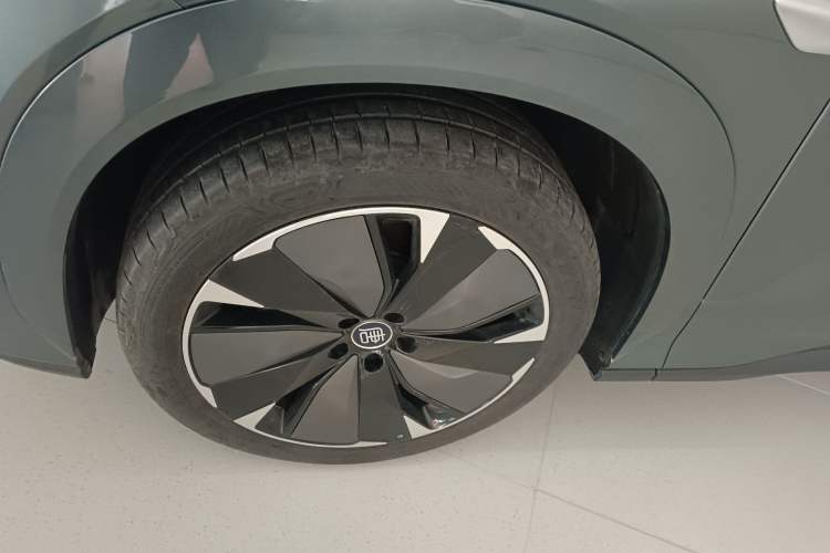 Used BYD Tang L 2025 DM 175KM Drone Player Edition Left Front Wheel Hub