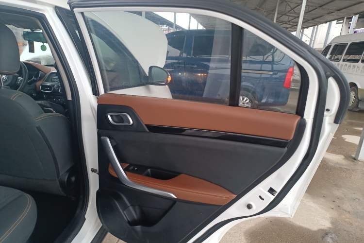 Used Dongfeng Aeolus AX4 2017 1.6L Manual Comfort Model