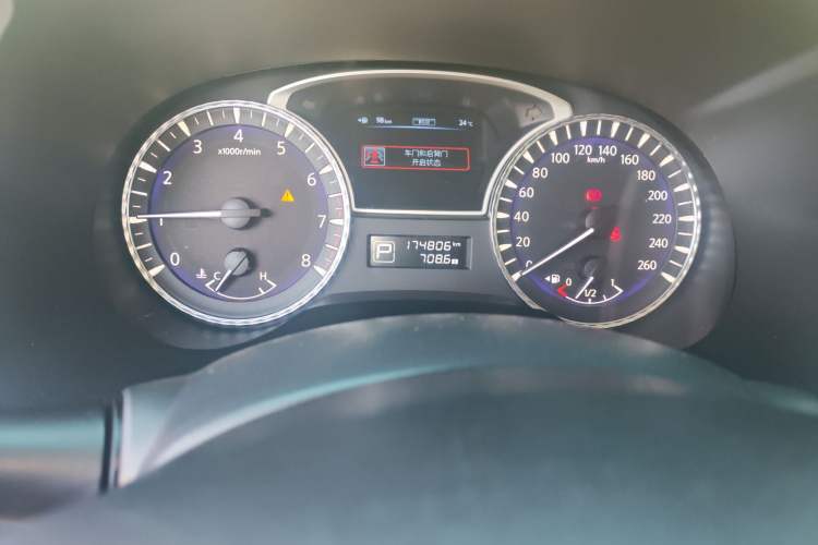 Used Infiniti JX 2013 JX35 Two-Wheel-Drive Excellence Edition Odometer Close Up