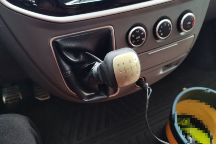 Used SAIC MAXUS Xintu V80 2018 2.5T 6-speed manual Aoyuntong short-wheelbase ultra-low roof 5- or 6-seat model