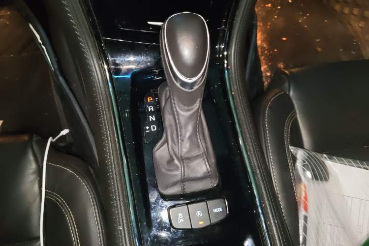 Used Cadillac ATS-L 2017 28T Fashion Edition Gear Lever