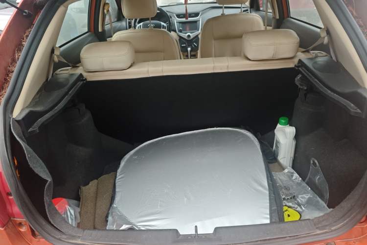 Used Chery Fengyun 2 2013 Hatchback 1.5L Manual Ruiyi Edition Trunk