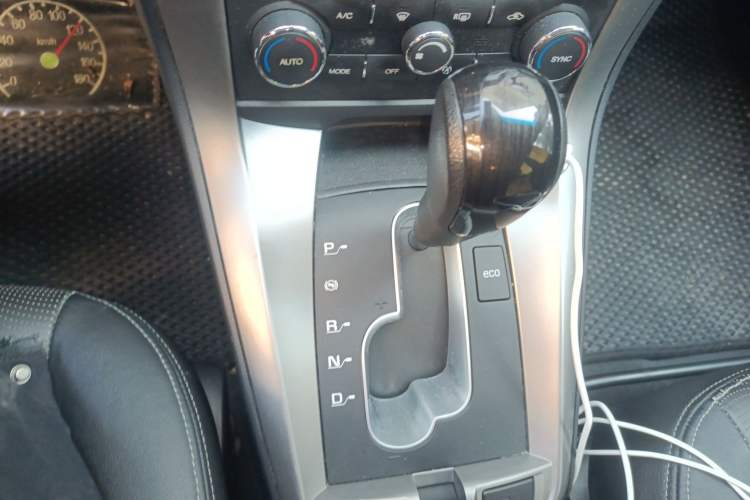 Used Chevrolet Captiva 2014 2.4L 4x4 Flagship Edition 7 Seats Gear Lever