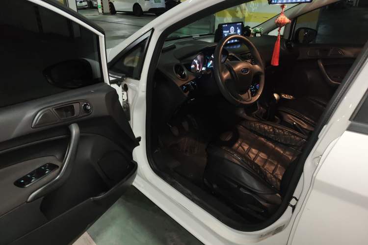 Used Ford Fiesta 2013 Sedan 1.5L Manual Fashion Edition Driver Seat