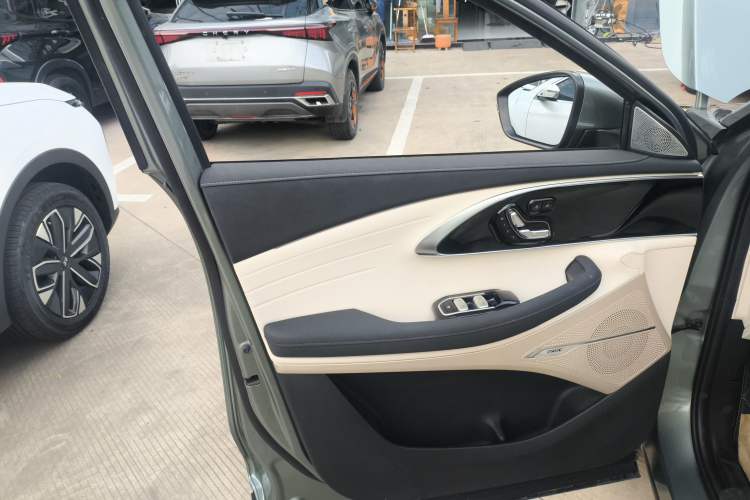 Used EXEED Lingyun 2024 300T Two-Wheel Drive Starlight Edition
