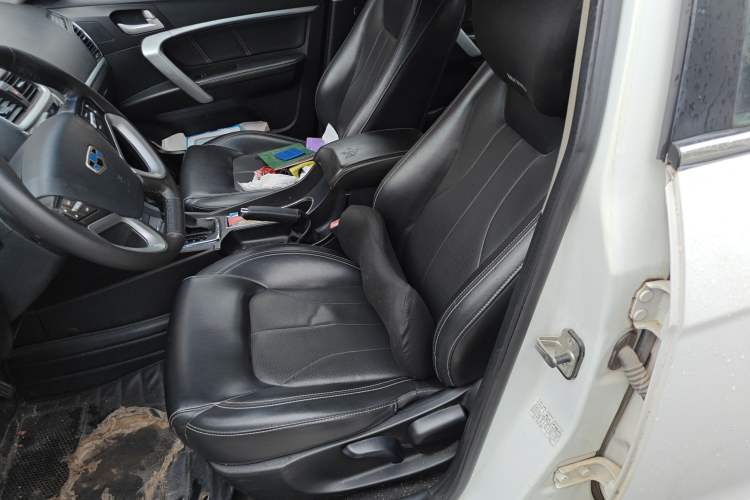 Used Geely Auto Emgrand 2016 Sedan 1.5L CVT Upward Version
