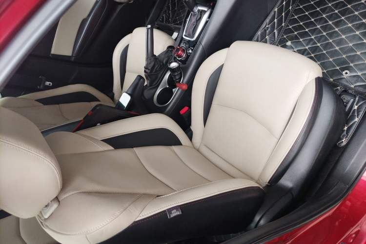 Used Mazda 3 Axela 2014 Sedan 2.0L Automatic Flagship Model