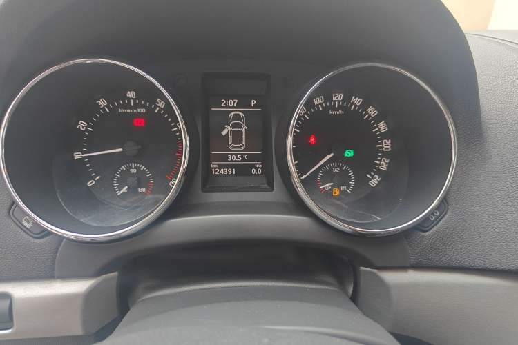 Used Skoda Yeti 2013 1.8T DSG Prestige Edition Instrument Cluster