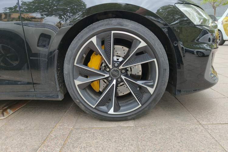 Used Audi A6L 2020 55 TFSI quattro Flagship Dynamic Edition Right Front Wheel Hub