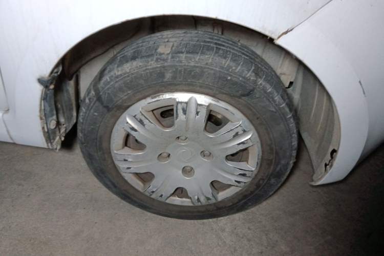 Used Dongfeng Fengon 330 2014 1.5L Manual Standard Edition DK15-02 Right Front Wheel Hub