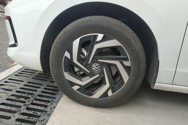 Used Volkswagen Lavida 2026 Pro 1.5L Starry Six Million Edition Left Front Wheel Hub